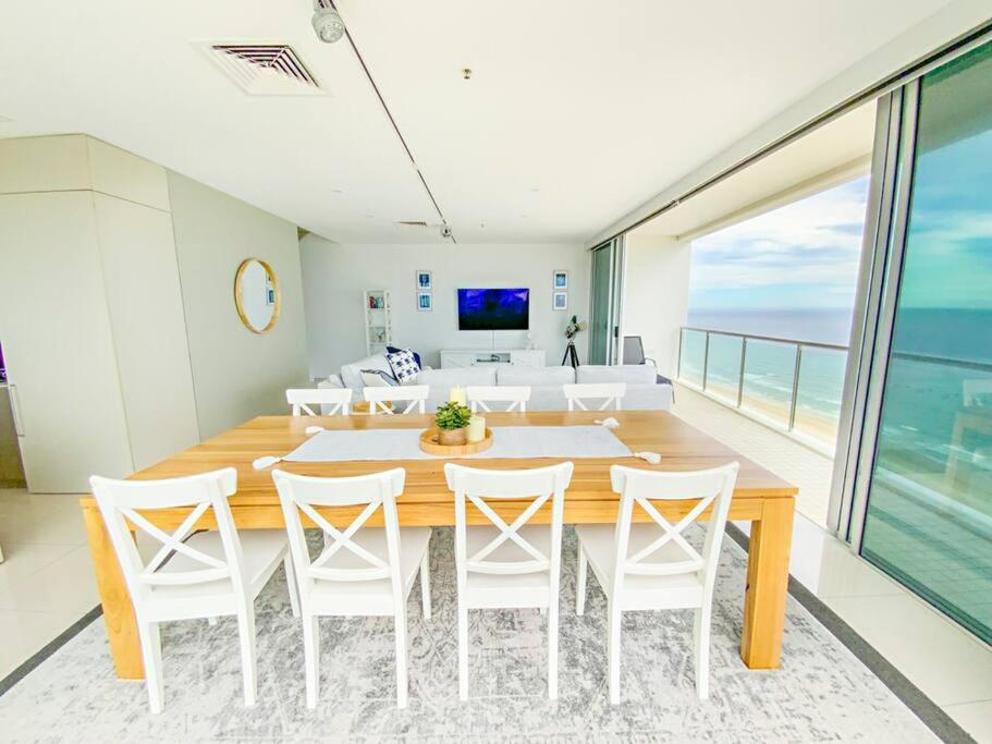 גולד קוסט Air On Broadbeach Beachfront 2Level Stunning Apartment With 180 Degree Views מראה חיצוני תמונה
