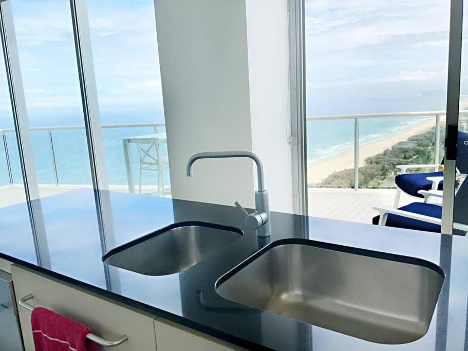 גולד קוסט Air On Broadbeach Beachfront 2Level Stunning Apartment With 180 Degree Views מראה חיצוני תמונה